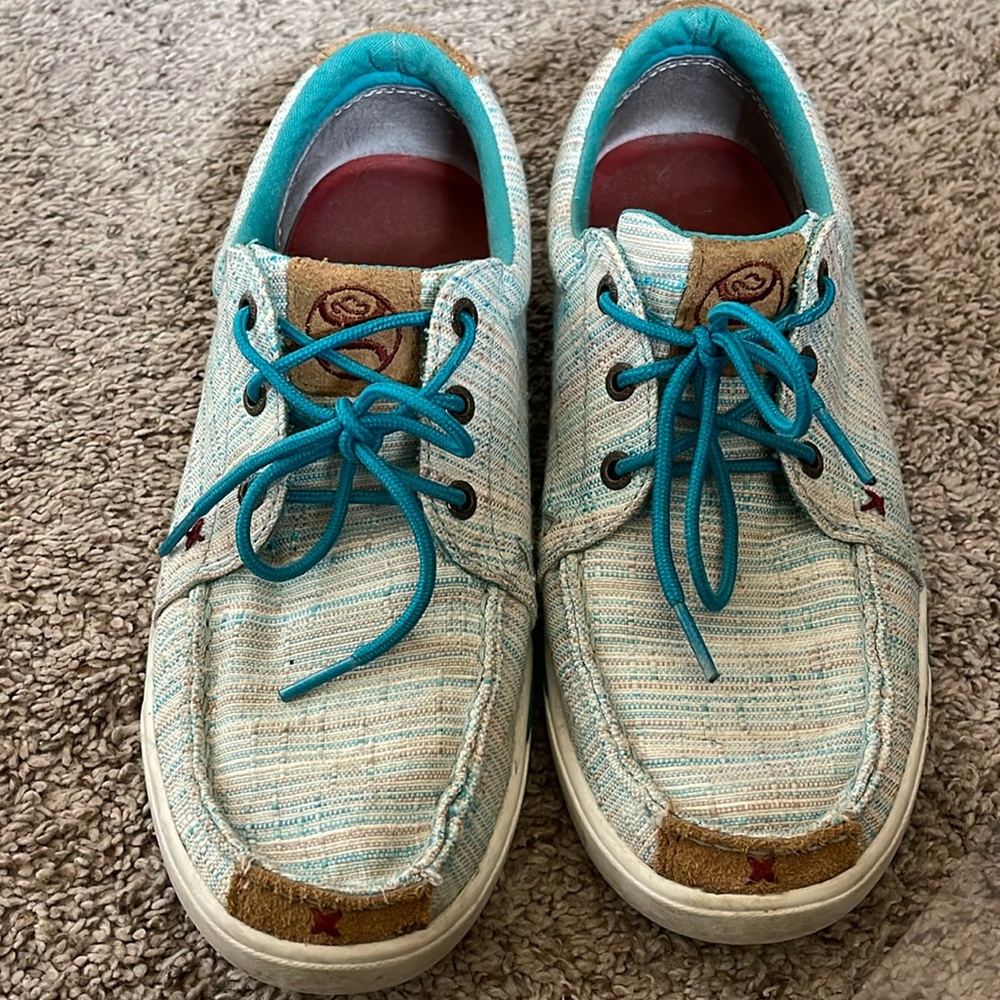 8.5 hooey shoes.